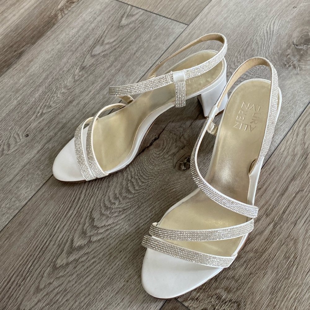 NWOT Naturalizer Vanessa Leather Strappy Crystal Detail Block Heels